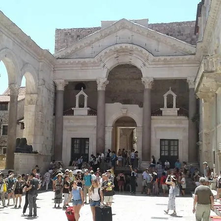 Δωμάτια σε οικογενειακή κατοικία Mandala Σπλιτ